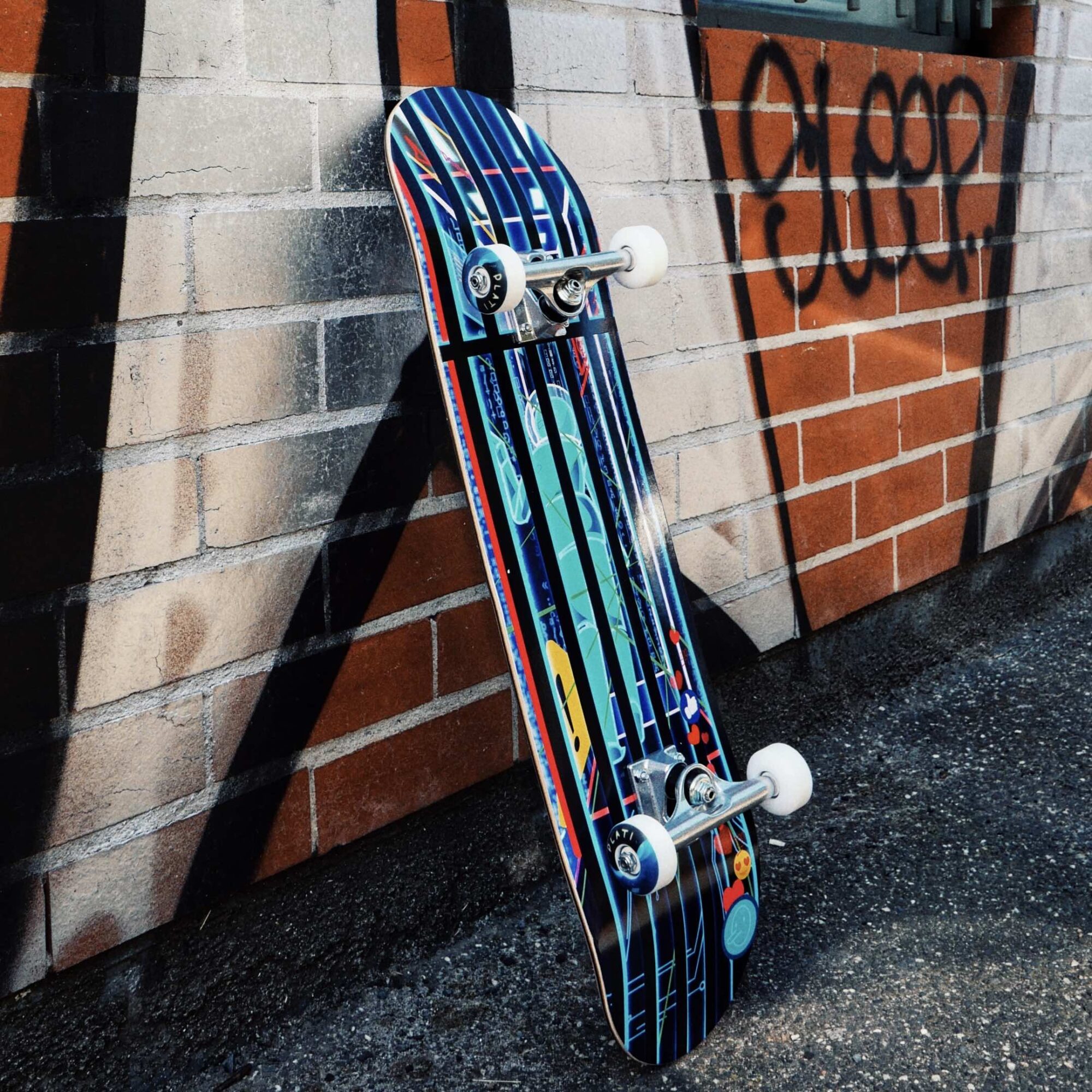 “Puppet Information Cell” Complete Skateboard A1 - PLATI Skateboard